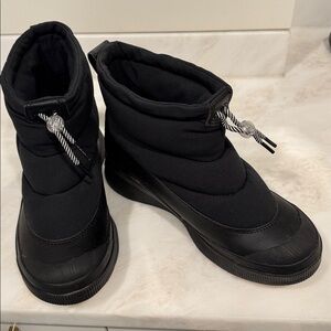 Sorel Woman’s Out N About IV Puffy Waterproof boots Excellent condition